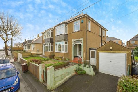 3 bed property, in Roman Way, £320,000
