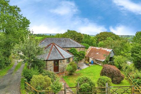 4 bed property, in Broadwoodwidger, £525,000