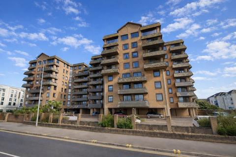 2 bed property, in Carlton Mansions, £149,995