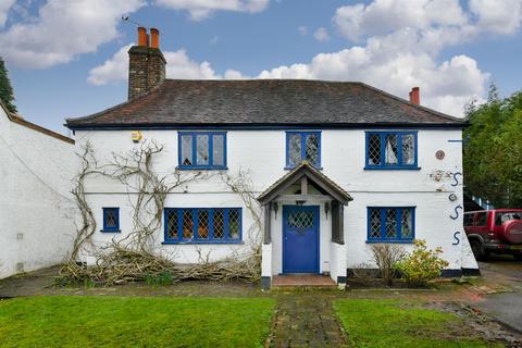 5 bed property, in Walton Street, £850,000