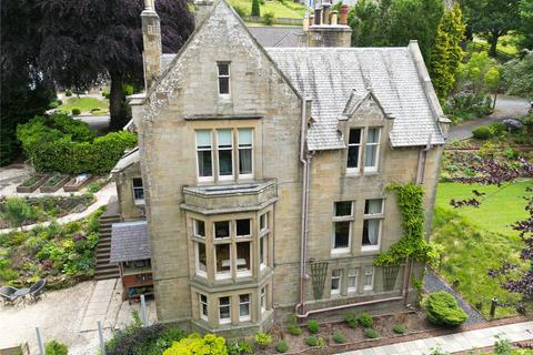 6 bed property, in Park View House, £545,000