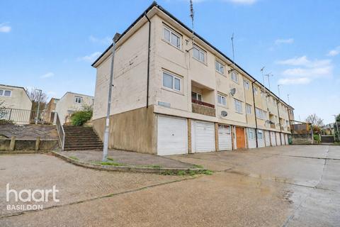 3 bed property, in Sturrocks, £270,000