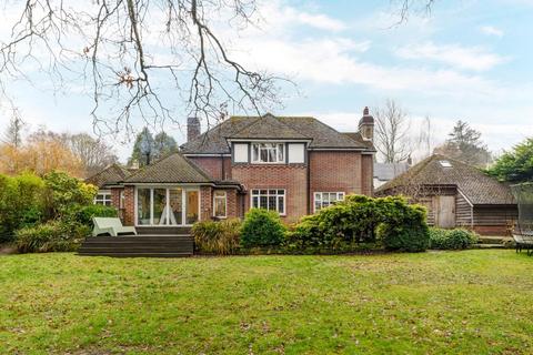 4 bed property, in Tollgate Road, £745,000
