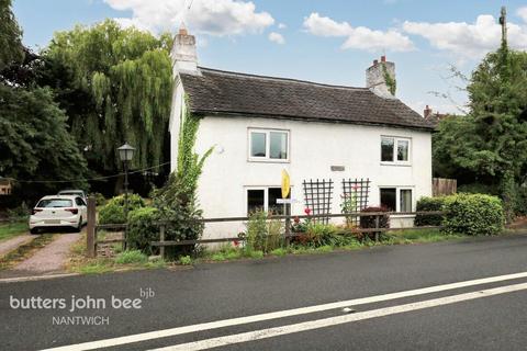 2 bed property, in Whitchurch Road, £375,000