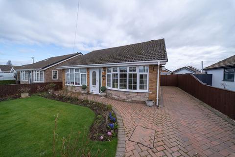 2 bed property, in Brixham Court, £235,000