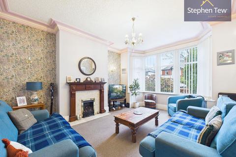 3 bed property, in Stonyhill Avenue, £240,000