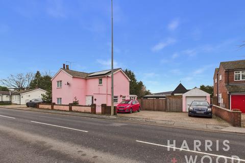 3 bed property, in Ipswich Road, £450,000