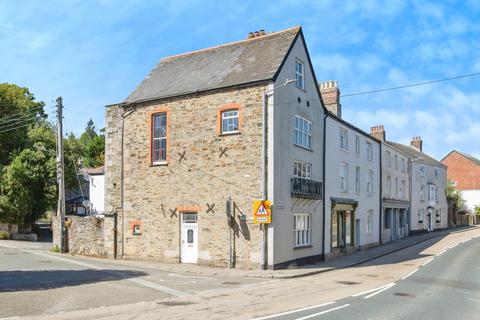 5 bed property, in Rudge House, £155,000