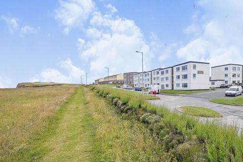 2 bed property, in Watergate Road, £215,000