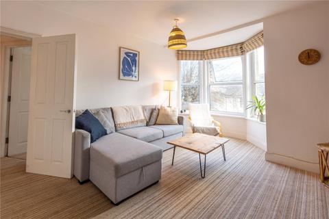 2 bed property, in St. Georges Road, £260,000
