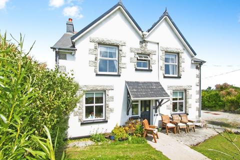 5 bed property, in Cadgwith, £600,000