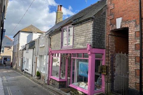 2 bed property, in Street-An-Pol, £275,000