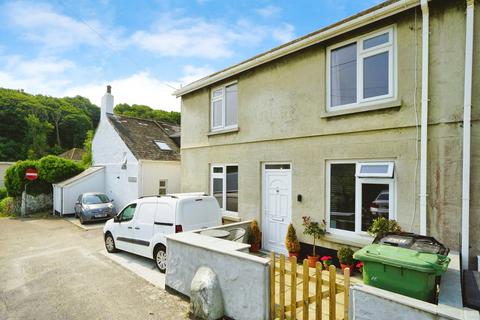 2 bed property, in Pearces Lane, £395,000