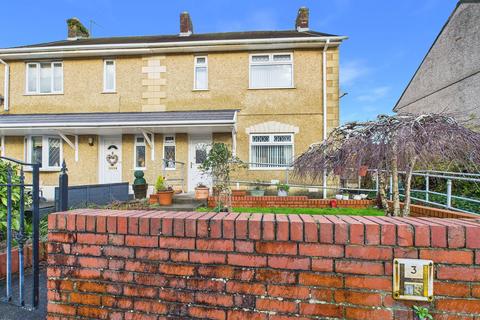 2 bed property, in Greenway Street, £135,000