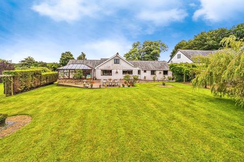 5 bed property, in Tremodrett, £725,000