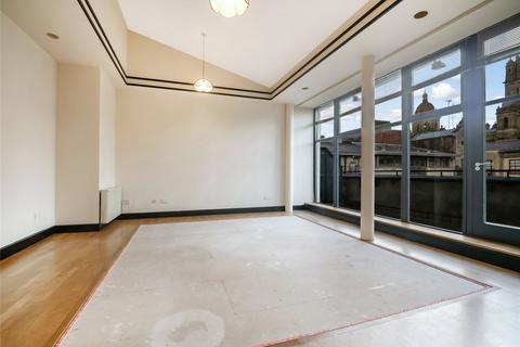 2 bed property, in Ingram Street, £265,000