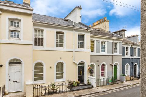 3 bed property, in Coburg Place, £230,000