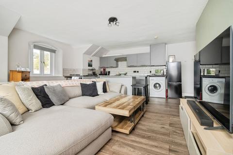 1 bed property, in Torwood Gardens Road, £115,000