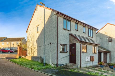 2 bed property, in The Lawns, £150,000