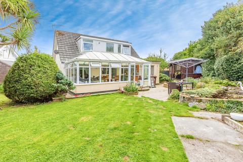 3 bed property, in Lanyon Road, £400,000