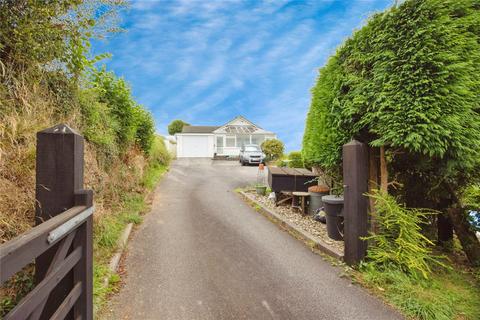 2 bed property, in Polsue Way, £270,000
