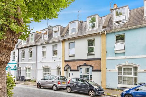 6 bed property, in Bampfylde Road, £285,000