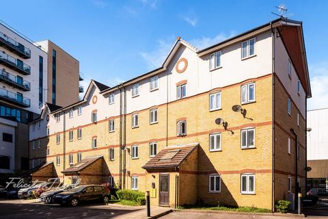 2 bed property, in St Pauls Way, £375,000