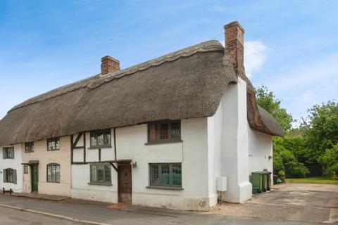 3 bed property, in Winchester Street, £475,000