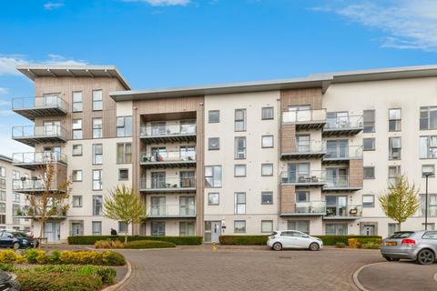 2 bed property, in Wallingford Way, £300,000