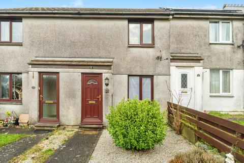 2 bed property, in Knights Way, £200,000
