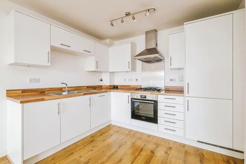 2 bed property, in Victory Park Road, £265,000