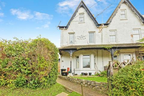 3 bed property, in Shakespeare Road, £180,000