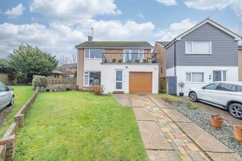 4 bed property, in Randolph Close, £375,000