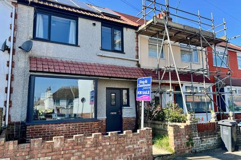 3 bed property, in St. Richards Road, £350,000