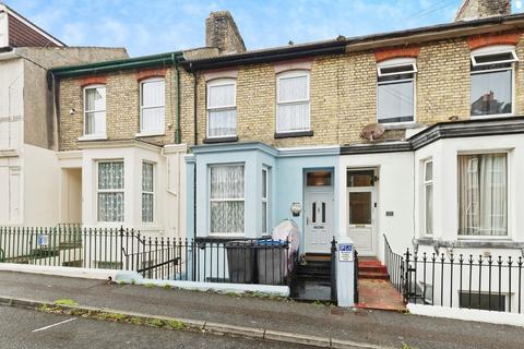 4 bed property, in Clarendon Road, £250,000