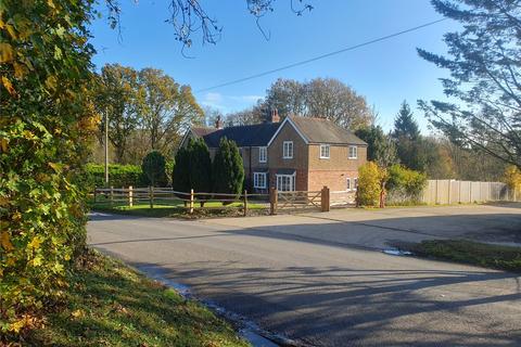 3 bed property, in Cranbrook Road, £425,000