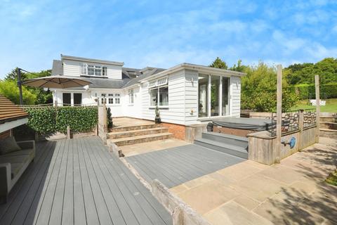 6 bed property, in Heathfield Road, £750,000
