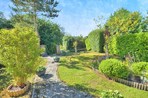 2 bed property, in June Lane, £400,000