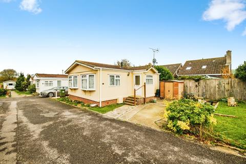 2 bed property, in Countryside Farm Park, £140,000