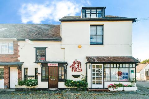 5 bed property, in The Street, £350,000