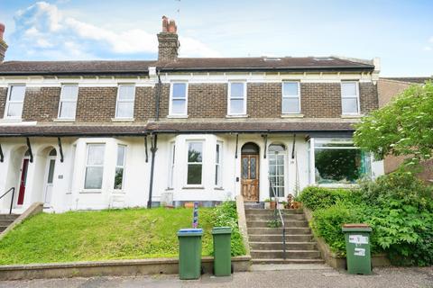 3 bed property, in Dacre Gardens, £300,000