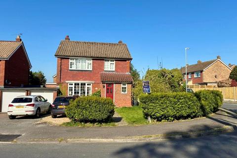 3 bed property, in Winchester Way, £390,000