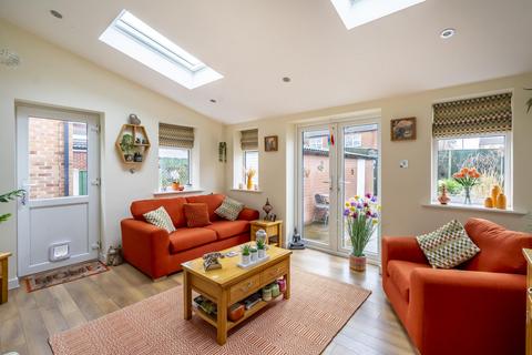 3 bed property, in St. Marks Grove, £350,000
