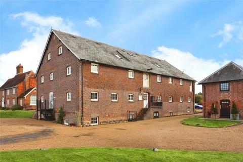 2 bed property, in Court Lane, £400,000
