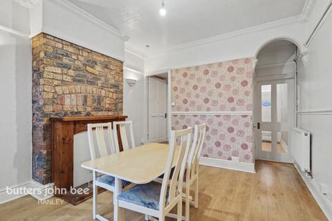 2 bed property, in Argyle Street, £90,000