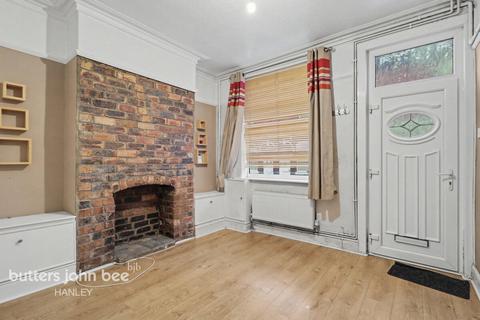 2 bed property, in Argyle Street, £90,000