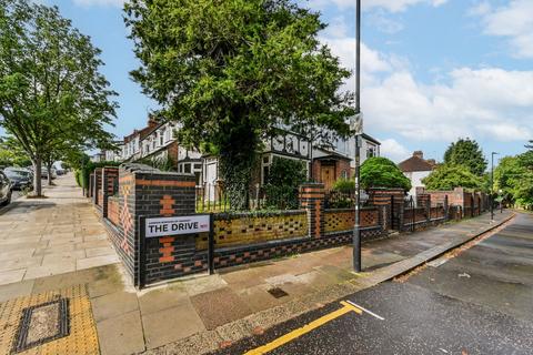 6 bed property, in The Drive N11, £1,250,000