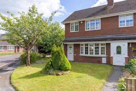 2 bed property, in Dixon Drive, £275,000