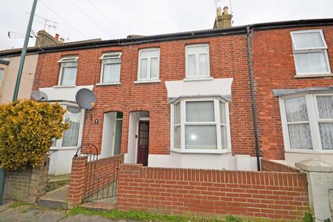 3 bed property, in Essex Road, £325,000