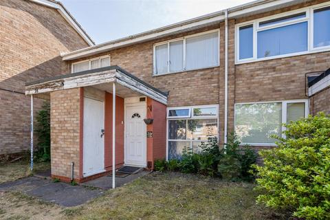 2 bed property, in Merryfield Close, £160,000